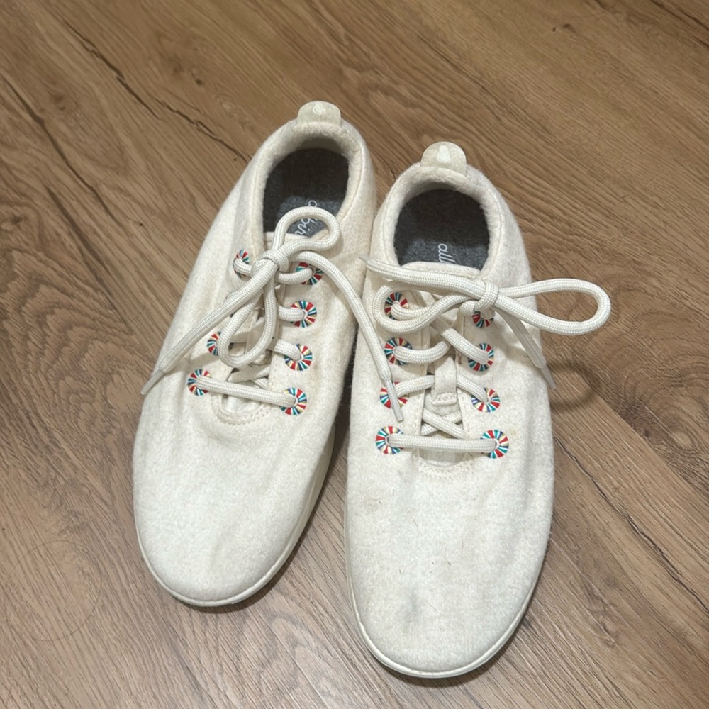 ALLBIRDS white limited edition rainbow green wool classic sneakers size 8